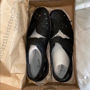 Women’s Propet Walking Shoes Size 7.5